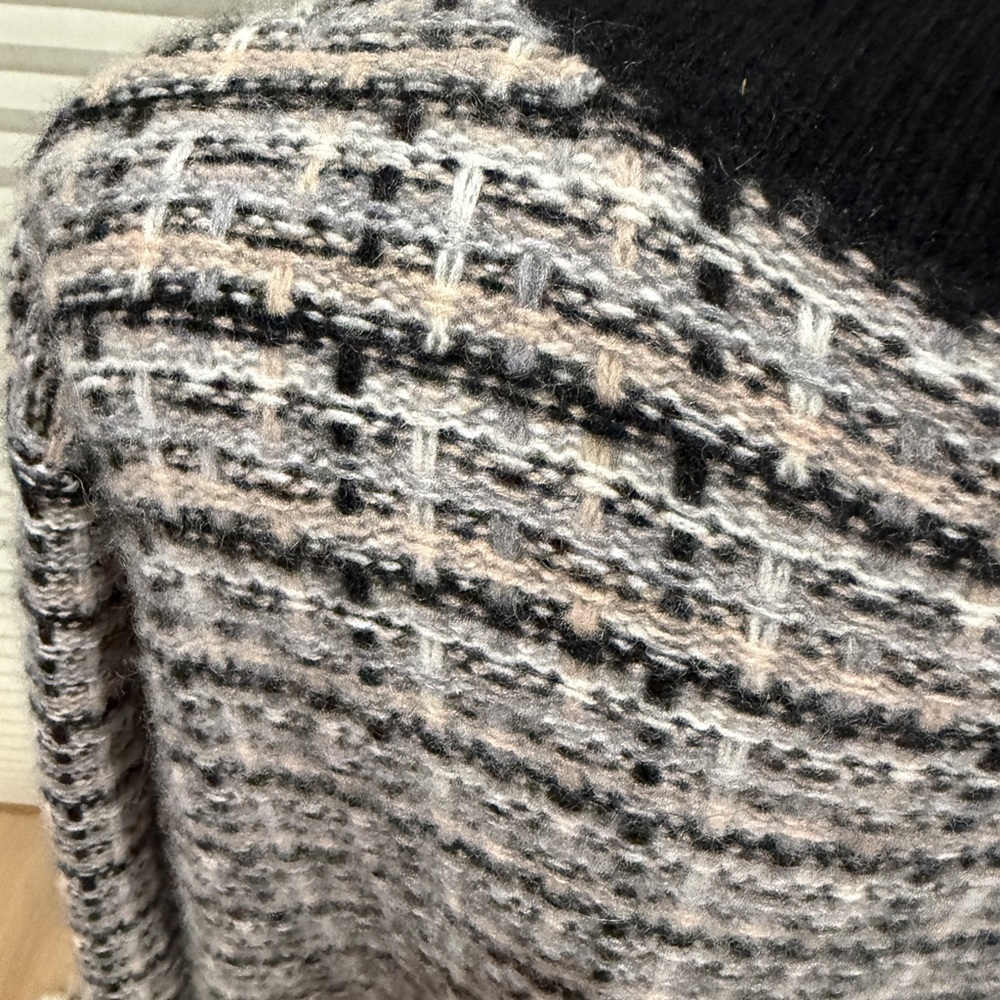 Bloomingdale's Cashmere Black and Cream Sweater - Picture 3 of 5